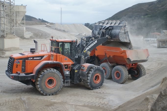 DOOSAN PROPORCIONA UNA SOLUCIÓN COMPLETA PARA CANTERAS DE SANTULLÁN